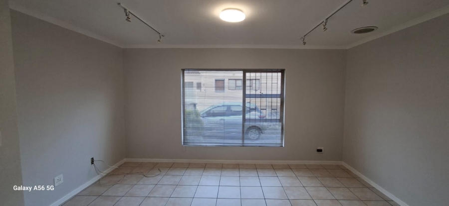 To Let 3 Bedroom Property for Rent in Heuningkloof Western Cape